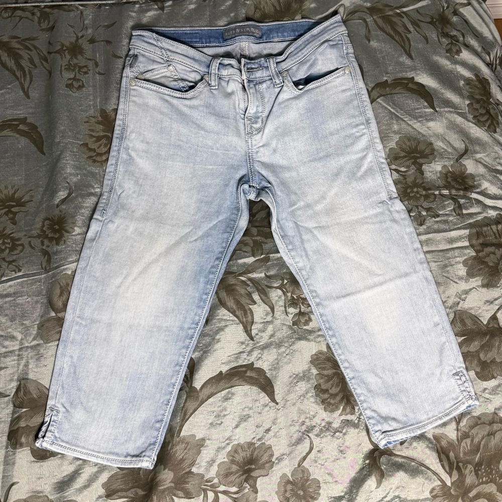 Rock & Republic Light Blue Cropped Jeans